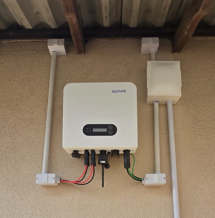 foto inversor instalado 1.JPG